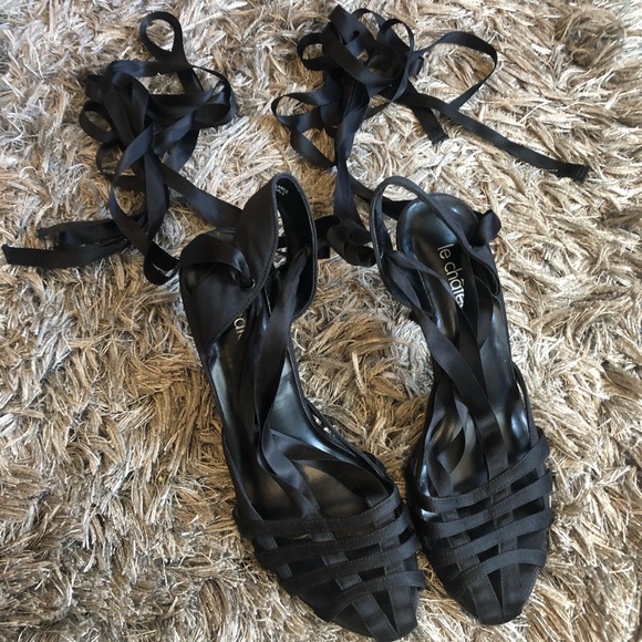 Le Chateau strappy tie heels - Picture 1 of 6